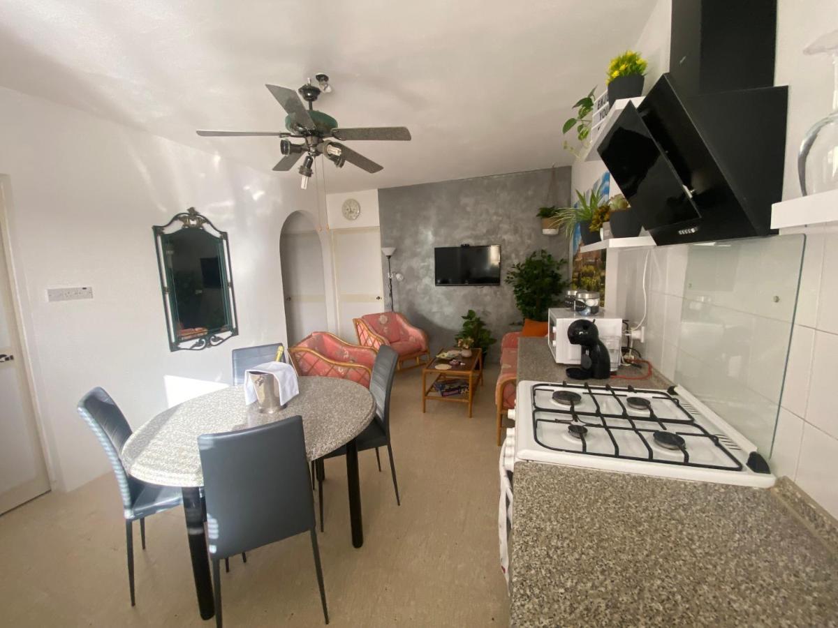 St Paul'S Bay Central Apartment In Qawra San Pawl il-Baħar Eksteriør billede