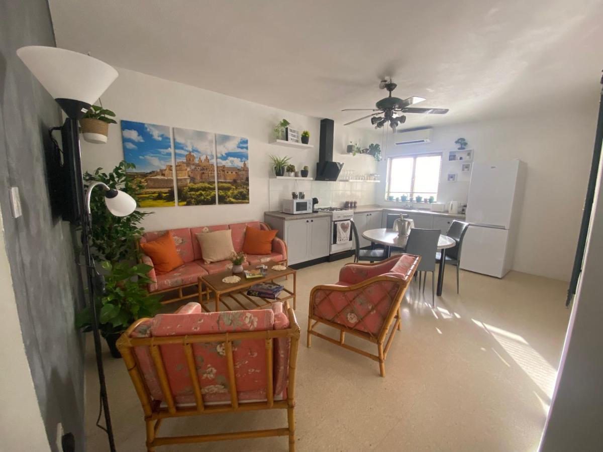 St Paul'S Bay Central Apartment In Qawra San Pawl il-Baħar Eksteriør billede