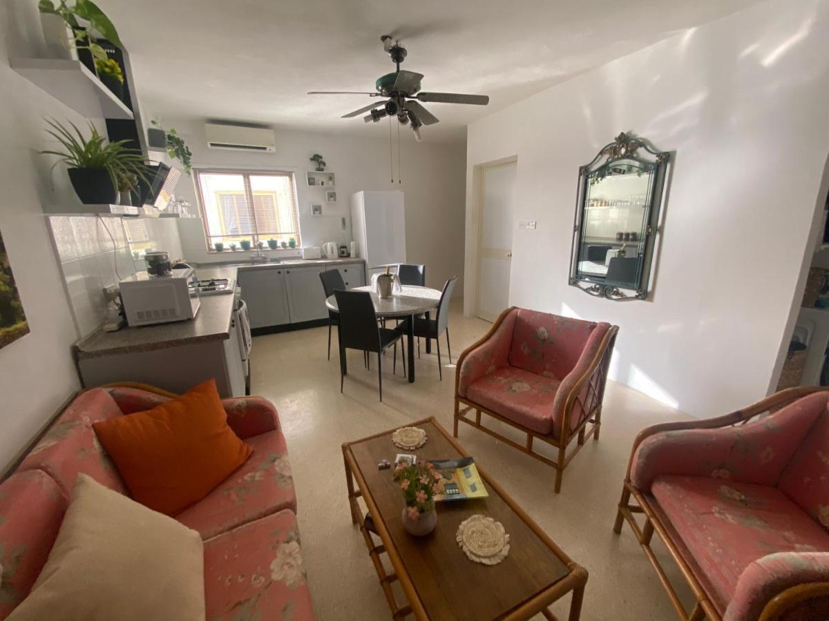 St Paul'S Bay Central Apartment In Qawra San Pawl il-Baħar Eksteriør billede